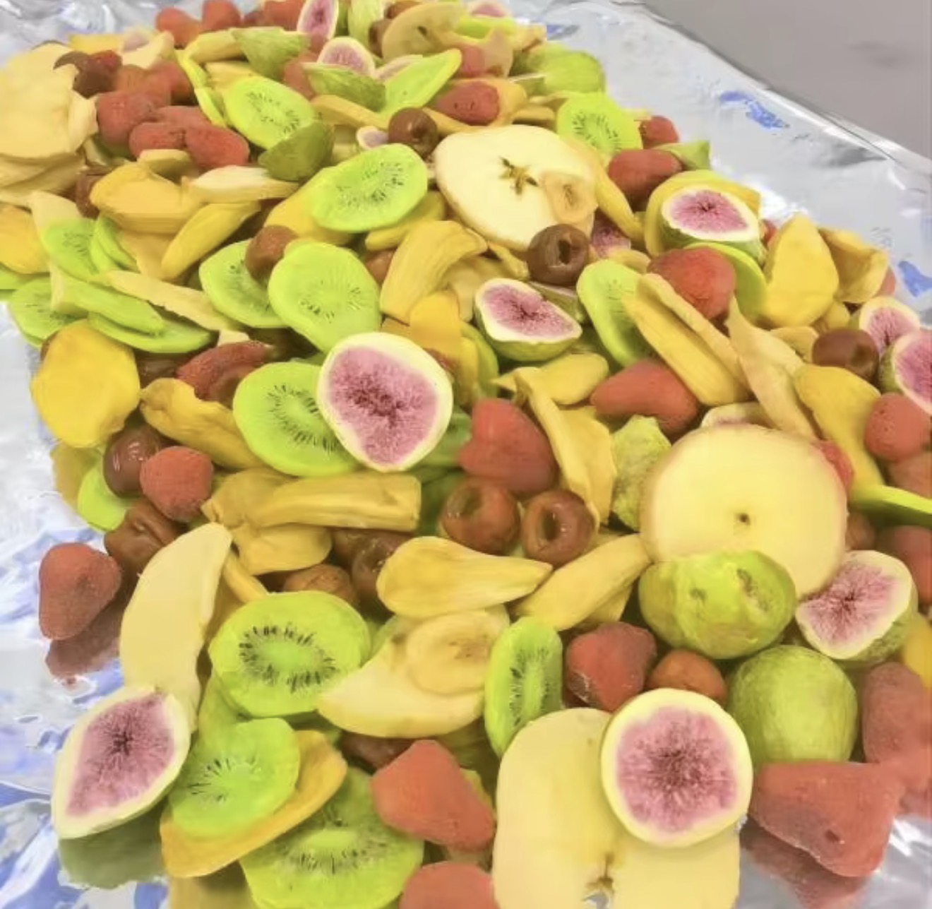 Assorted freeze-dried mixed fruit